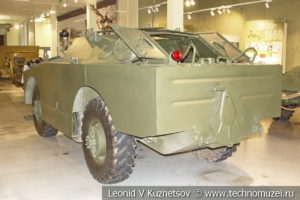 Бронированная разведывательно-дозорная машина БРДМ-1 в музее отечественной военной истории в Падиково