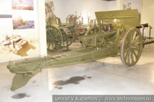 152-мм полевая гаубица образца 1910 года в музее отечественной военной истории в Падиково
