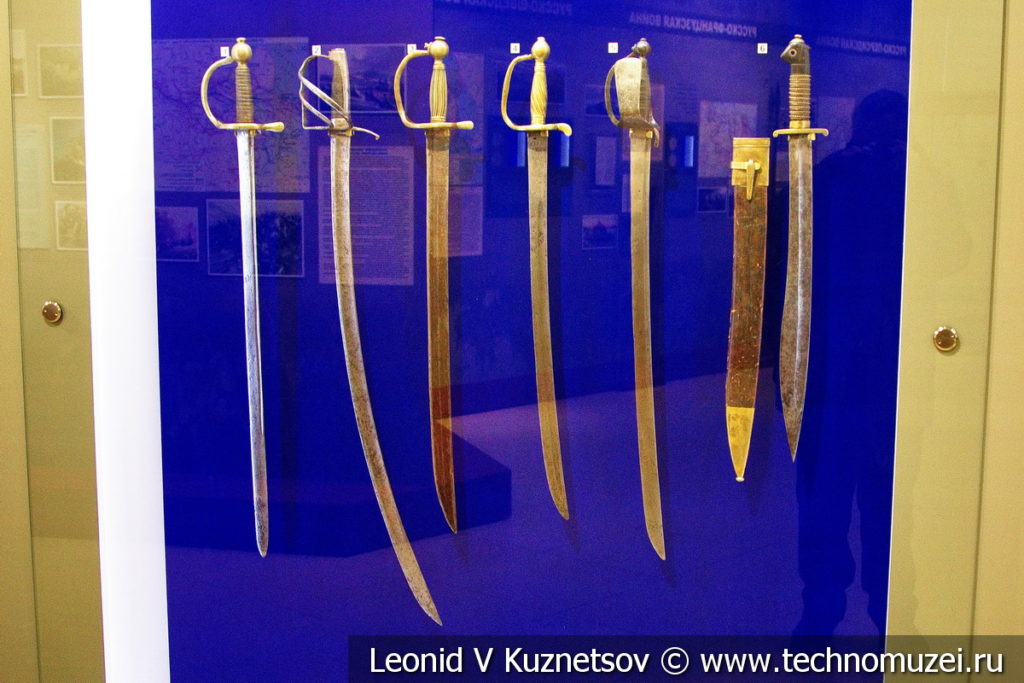 Холодное оружие конца XVII - начала XIX века в музее отечественной военной истории в Падиково
