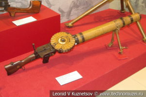 Английский 7,7-мм ручной пулемёт Lewis в музее отечественной военной истории в Падиково