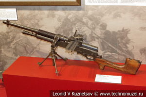Английский 8-мм ручной пулемёт Hotchkiss Portable Mk I в музее отечественной военной истории в Падиково