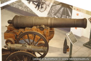 30-фунтовая морская пушка 1795 года в музее отечественной военной истории в Падиково