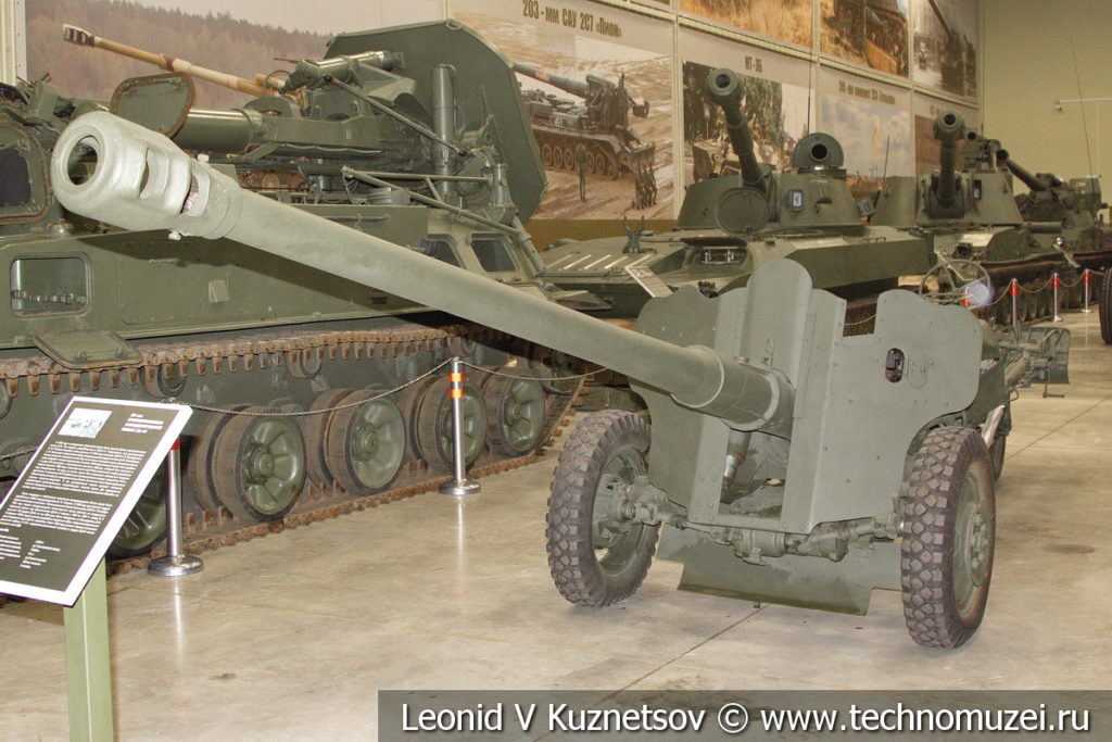 85-мм самодвижущаяся пушка СД-44 1948 года в музее отечественной военной истории в Падиково