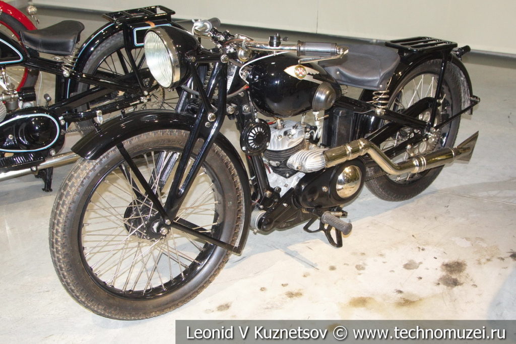 Мотоцикл ИЖ-8 1938 года в музее отечественной военной истории в Падиково