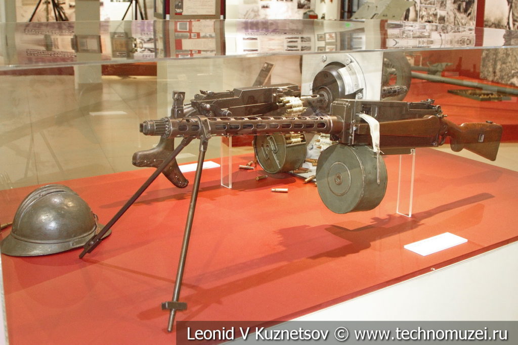 Ручной пулемёт системы Максима-Токарева образца 1925 года в переносном варианте в музее отечественной военной истории в Падиково